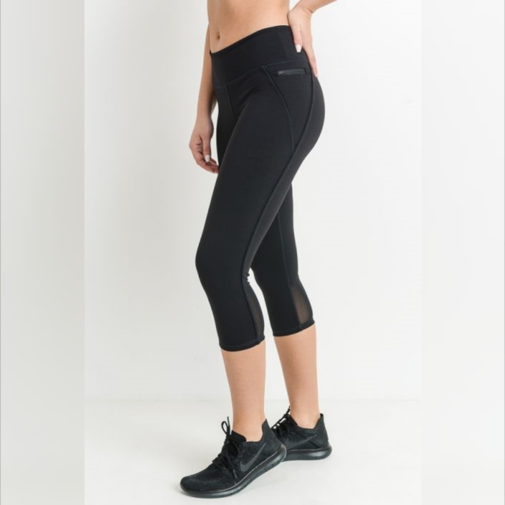 Capri Leggings with Zippered Pockets and Mesh Back - Picture 1 of 6